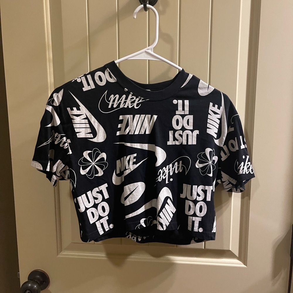 Nike Workout/Lounge Crop Top